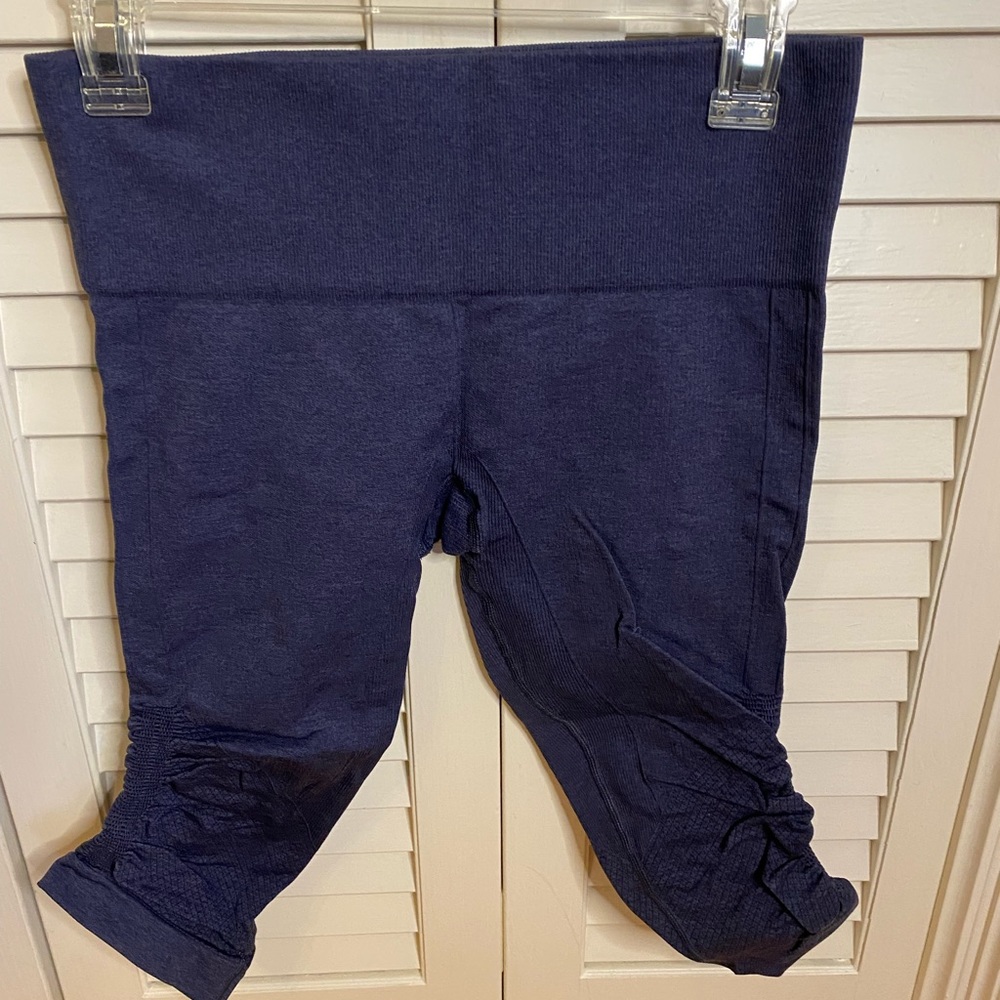 Lululemon dark blue heathered cropped legging
